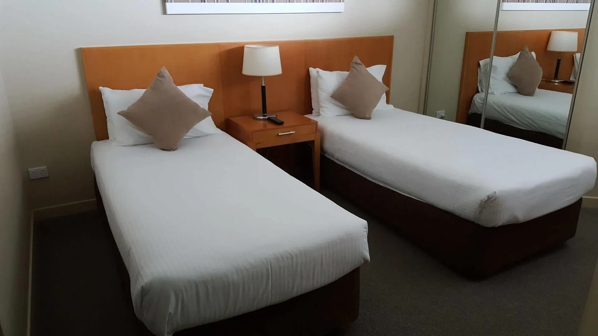 ****  Pier One Aparthotel Urangan Australia