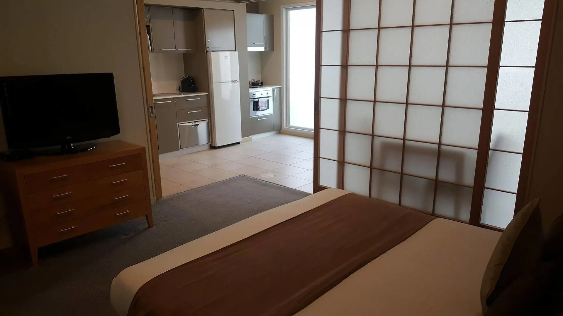Pier One Aparthotel Urangan 4*,