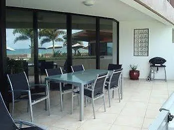 Pier One Aparthotel Urangan 4*,