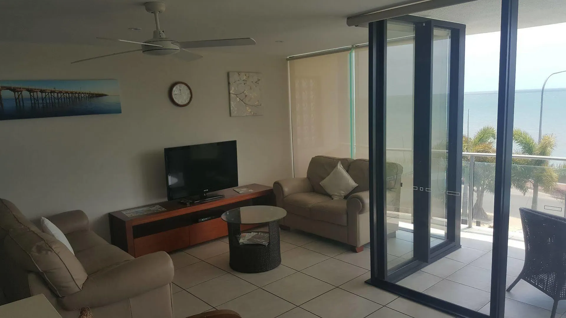 Pier One Aparthotel Urangan 4*,  Australia