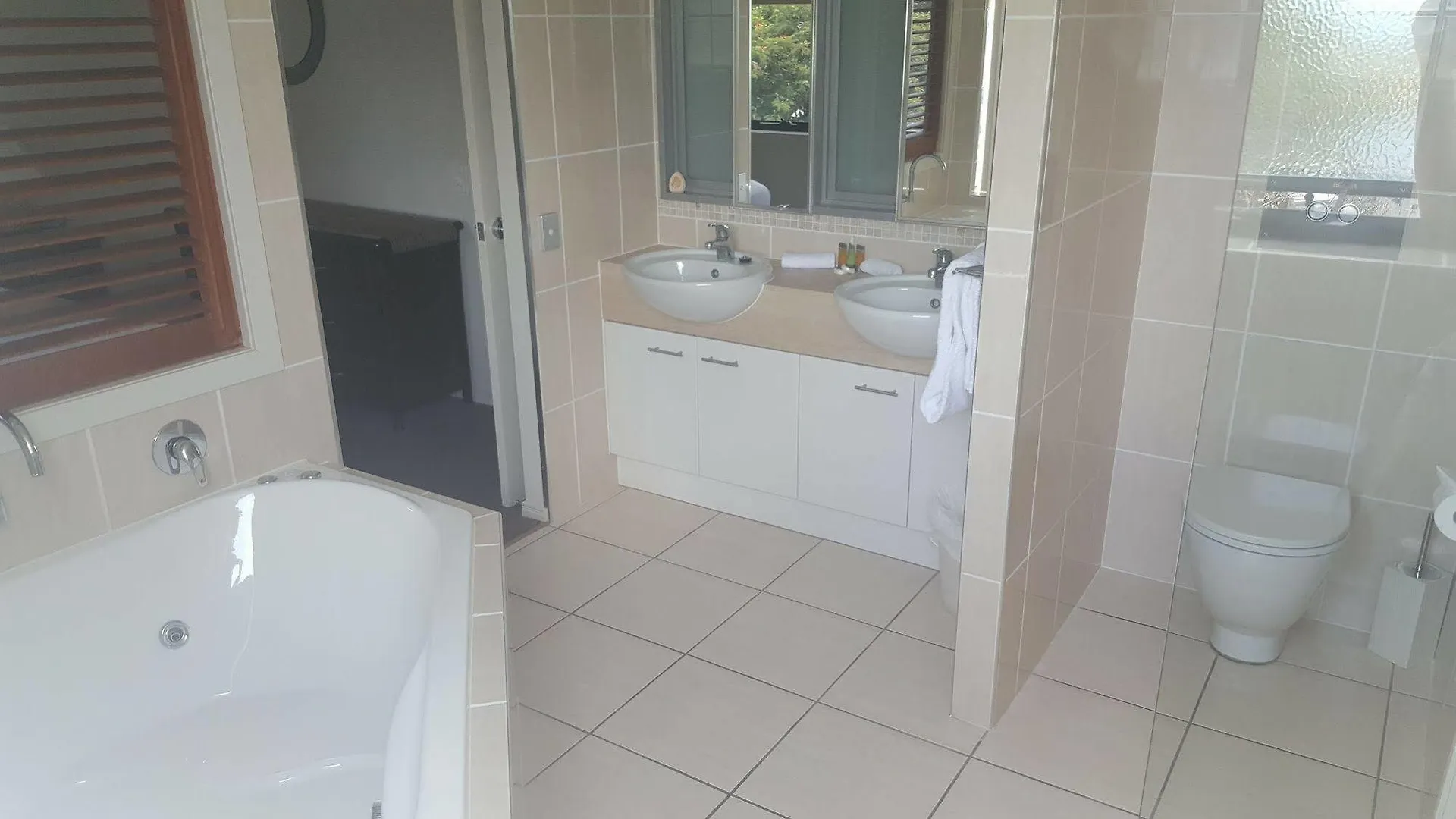 Pier One Aparthotel Urangan
