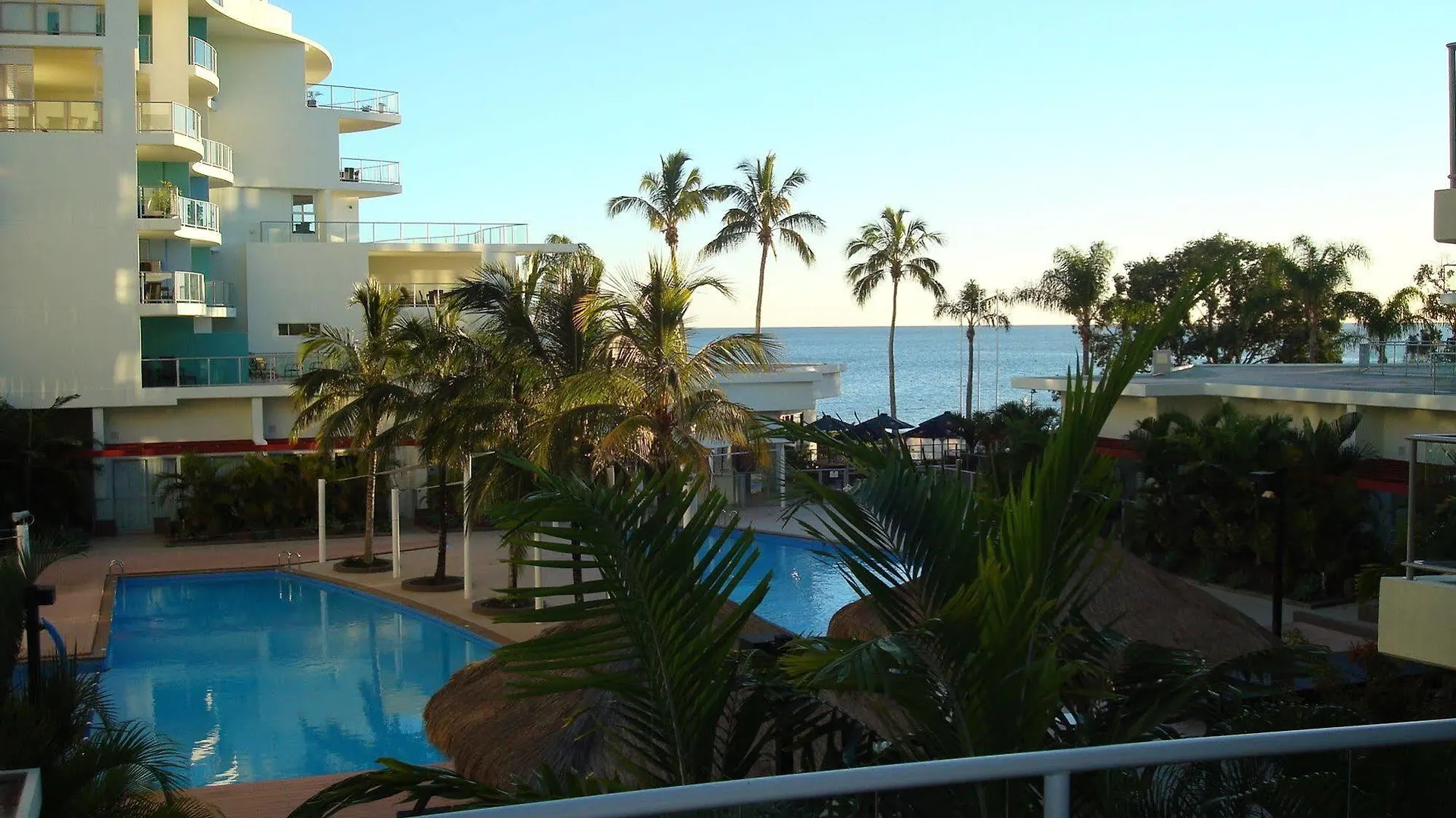 ****  Pier One Aparthotel Urangan Australia
